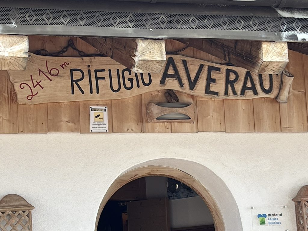 Rif. Averau 2416m