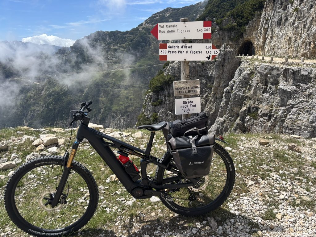 Strasse der Helden 1888m