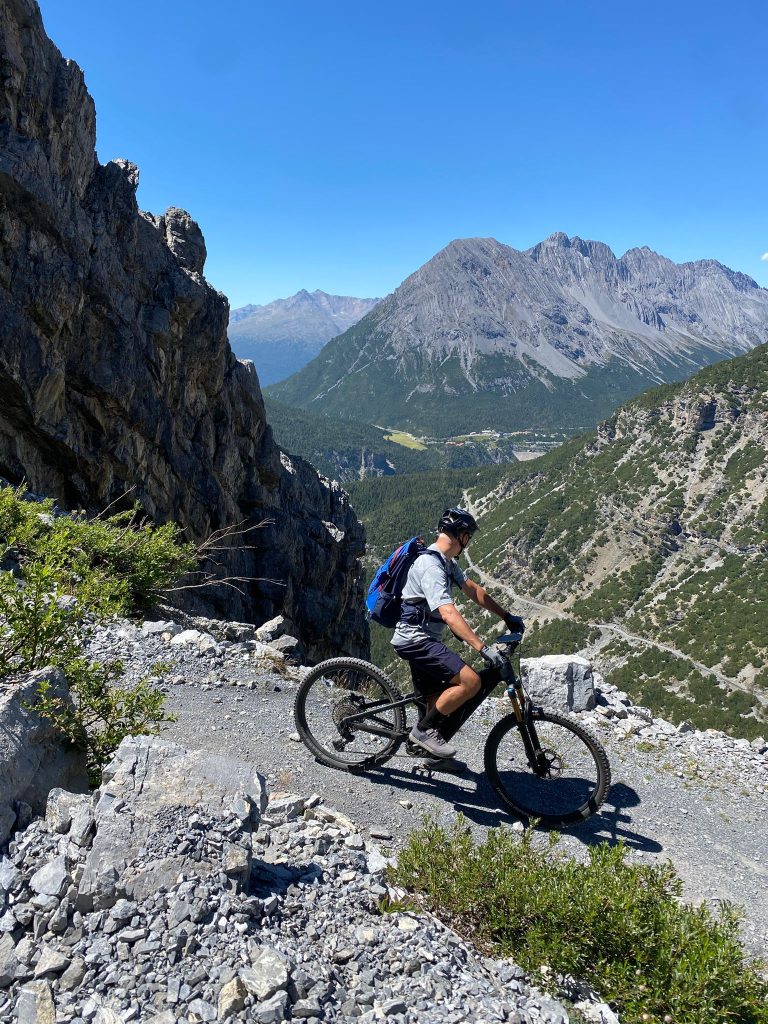 06e6fcf0-f34f-42c8-a017-fbcc50230864