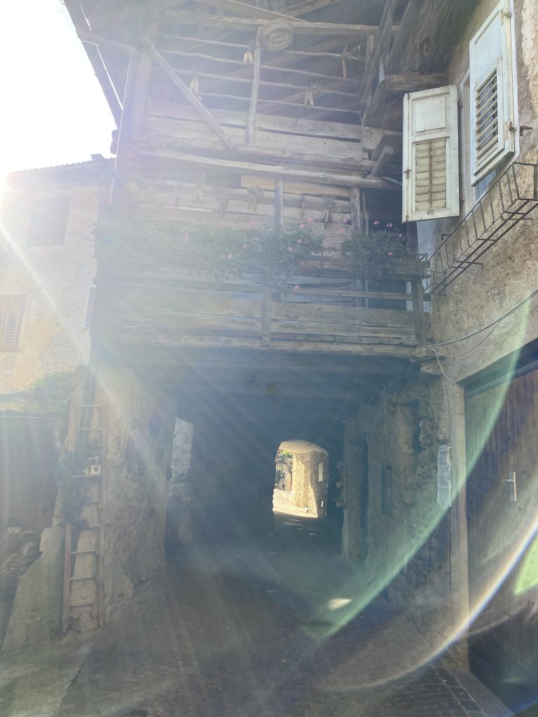 C590C9FF-15DE-4651-B5B3-1D178241E7CE-11819-00002A34FBACBCC6