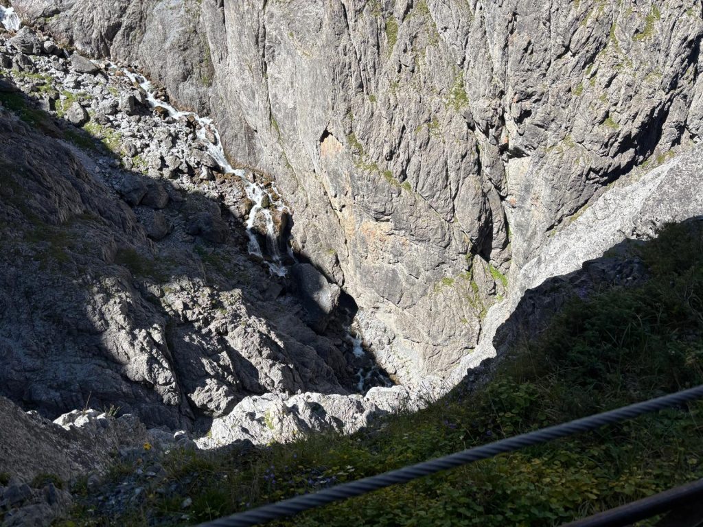 a69d5e4c-7c03-4877-89b0-b35a38177759